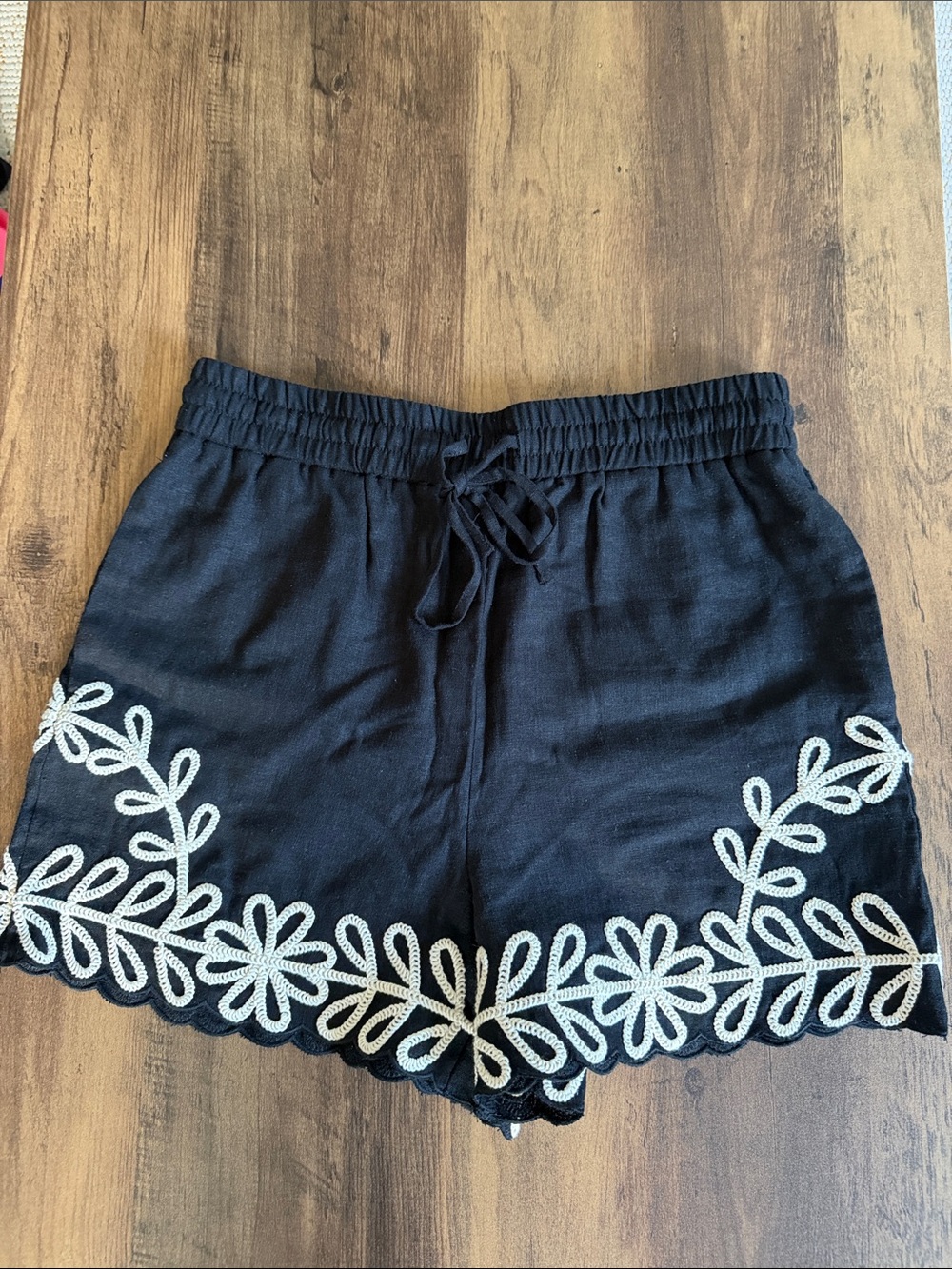 Black High-Waist Embroidered Scallop Hem Women's Shorts